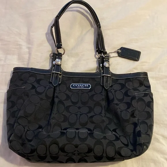 Women’s Coach shoulder bag - Picture 1 of 4